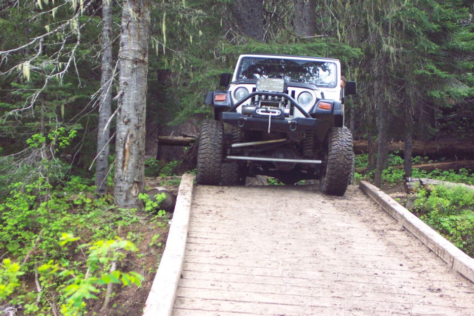 Naches Wagon Trail bridge crossing.
(6/9/2006)