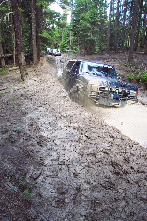 1996 Ford Bronco - Mike going through deep mud hole. (6/9/2006)