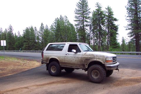 1996 Ford Bronco - Heading for home, but broke down with what I thought to be busted diff. Turned out to be lose lug nuts. (6/11/2006)