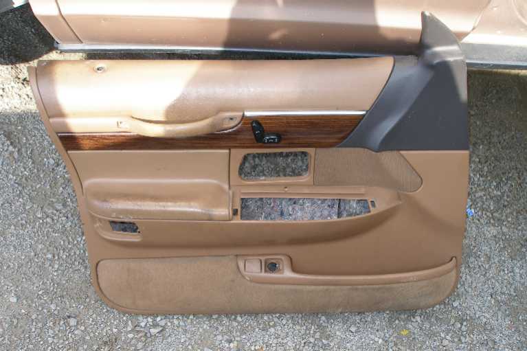 Just needs to be cleaned up. I have the trunk release button and ignition key.