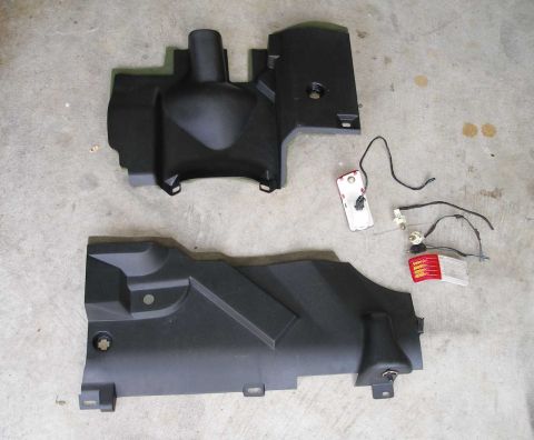 2001 Ford Crown Victoria - Score! Now out-of-production insulated panels, door courtesy lenses, and courtesy bulb connectors from a '96 Grand Marquis.