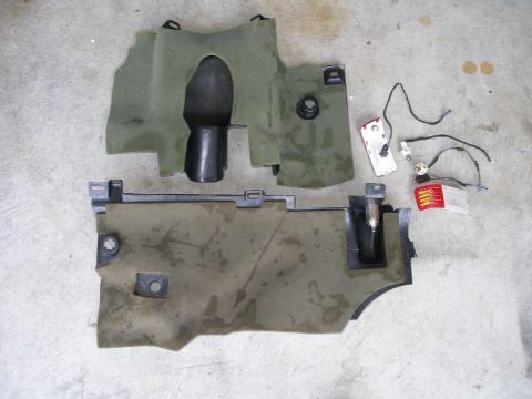 2001 Ford Crown Victoria - Note the insulation and 12V accessory outlet.