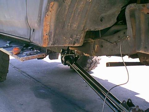 1983 Ford Bronco - Here is the rear of the new extended arms. I used some stock no lift radius arm mounts. you can see the square tube the last owner used to…