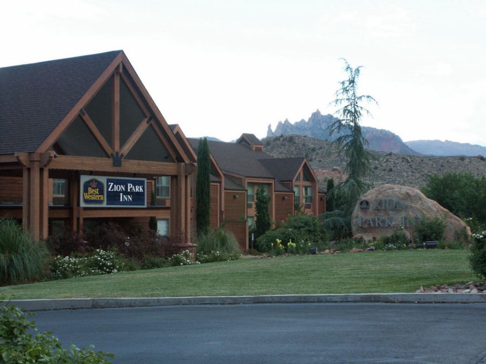Best Western Zion Park Inn with mountains in background