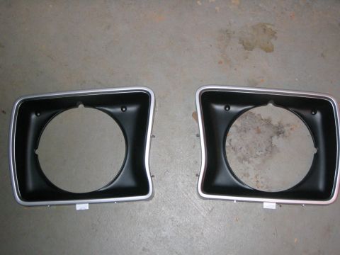 1979 Ford Bronco - Headlight doors...