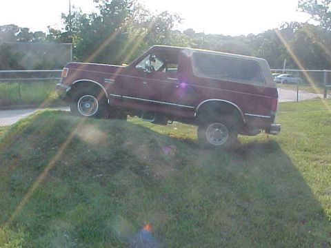 1989 Ford Bronco - fancy camera angle