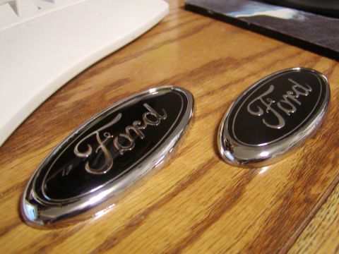 2001 Ford Crown Victoria - The replacement Ford emblems