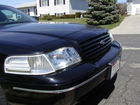 2001 Ford Crown Victoria photo