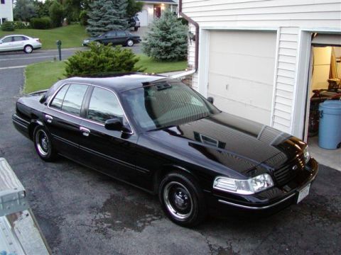2001 Ford Crown Victoria photo