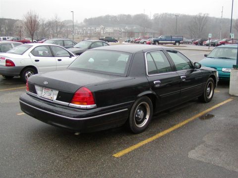 2001 Ford Crown Victoria photo