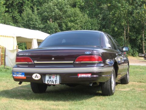 1992 Ford Crown Victoria photo