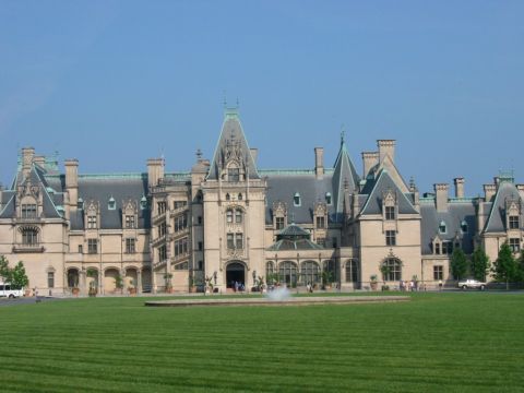 1985 Ford Crown Victoria LTD - The Biltmore Estate, a historic mansion in Asheville, North Carolina, is surrounded by expansive lawns and formal gardens.