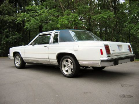 1985 Ford LTD Crown Victoria - This 1985 Ford Crown Victoria LTD features a two-tone paint scheme with a white body and blue roof.