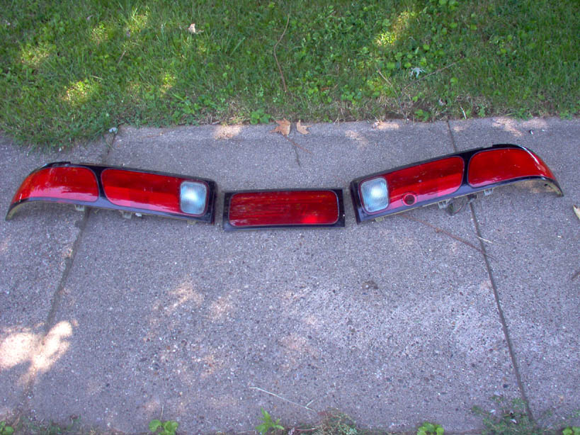 1994 Ford Probe taillights and center reflector