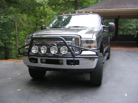 2005 Ford F-250 - Front view of a 2005 Ford F-250 Super Duty pickup truck equipped with a brush guard.
