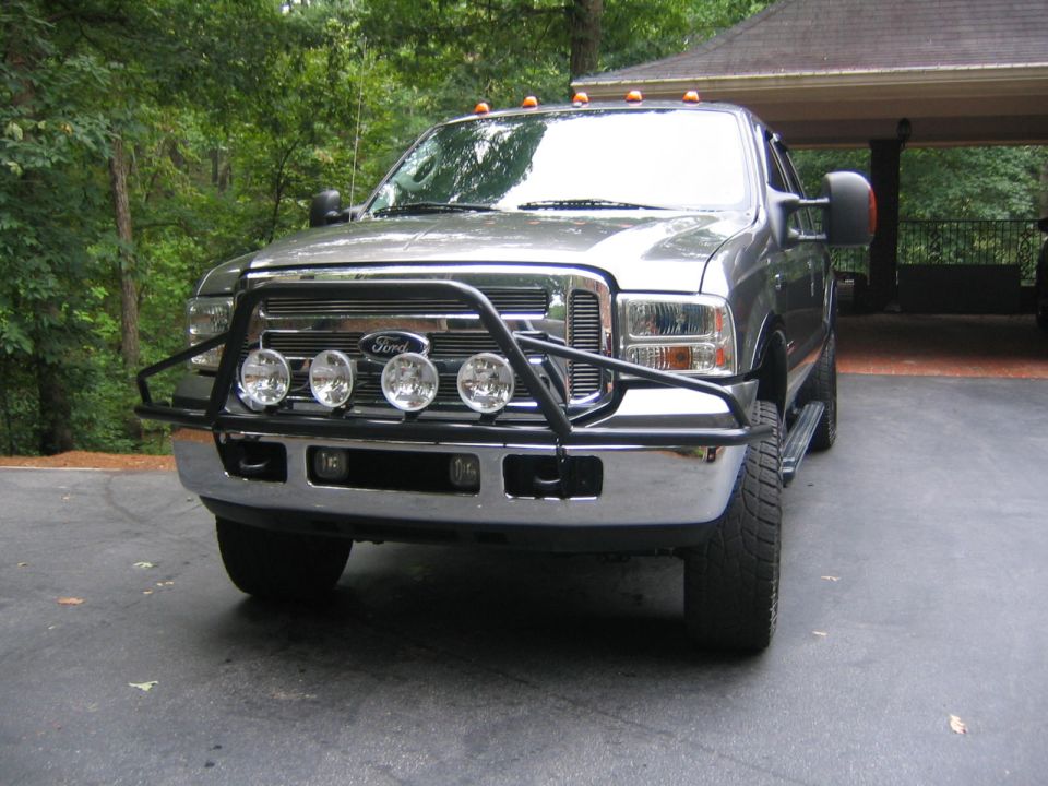 2005 Ford F-250 Super Duty front view with aftermarket brush guard and four auxiliary lights
