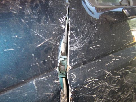 1995 Ford Bronco - The gap between the doors of this vehicle is visible, along with numerous scratches on the body panels.