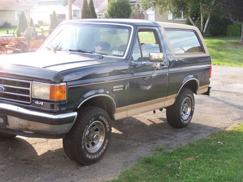1989 Ford Bronco - I'm not going to do too much crazy stuff to this one. 8 lug Dana 44 SAS and a 10.25 in the rear. All I need are the lockers and gears.