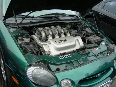 1992 Ford Taurus - Engine bay of a 1996 Ford Taurus SHO, its V8 32 Valve engine and PIAA branding.