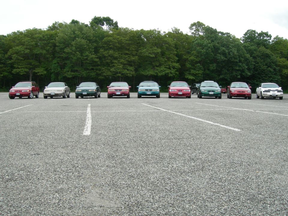 1992 Ford Taurus sedans lined up in a parking lot