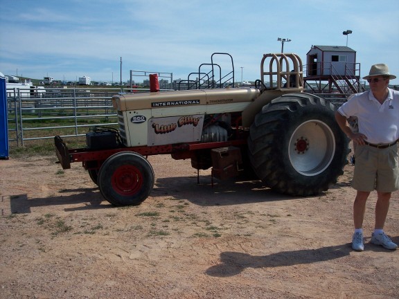 Gold International 504 pulling tractor lettered Vann Buggy on a dirt fairground lot