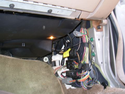 1994 Ford Crown Victoria - Remove the R kick panel for access to the underdash wiring. The antenna wire with the yellow tag runs to the dash frame below the far R cor…