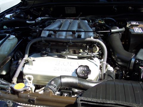 1995 Ford Probe - The engine bay of a 1995 Ford Probe is captured, highlighting the V6 24-valve engine.