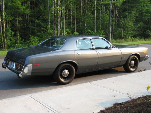 1991 Ford LTD Crown Victoria - This sedan's body style suggests a mid-1970s model year, not a 1991 Ford Crown Victoria LTD.