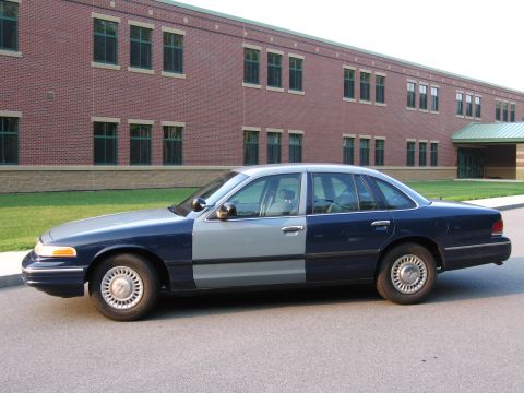 1991 Ford LTD Crown Victoria - Side view of a 1991 Ford Crown Victoria LTD, painted in two distinct colors.
