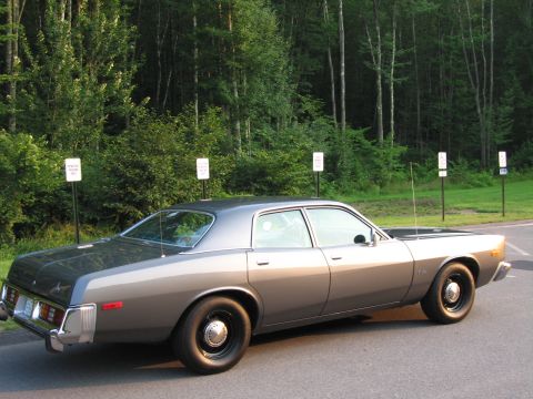 1991 Ford LTD Crown Victoria - This sedan has a two-tone paint job and black steel wheels.