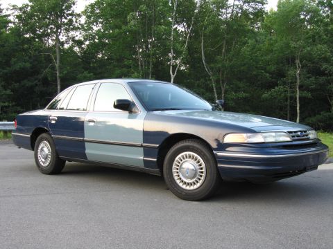 1991 Ford LTD Crown Victoria - This 1991 Ford Crown Victoria LTD has a two-tone paint job with a dark blue front and a light blue middle section.
