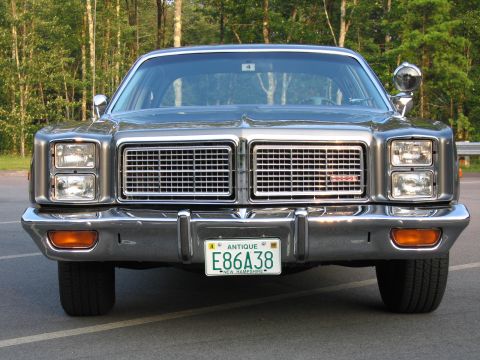 1991 Ford LTD Crown Victoria - This sedan's styling, including its grille and headlights, indicates a 1977 model year, not a 1991 Ford Crown Victoria LTD.