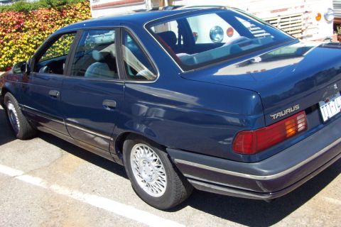 1986 Ford Taurus photo
