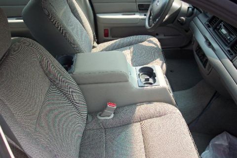 2003 Ford Crown Victoria photo