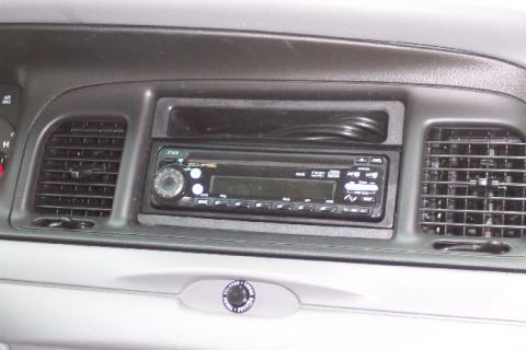 2003 Ford Crown Victoria photo