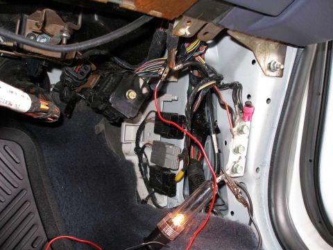 2001 Ford Crown Victoria - Use a test light to ensure that you have found the correct wire to splice into for the courtesy lamp.