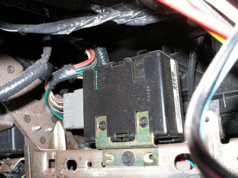 2001 Ford Crown Victoria - Mystery box, under the dash.