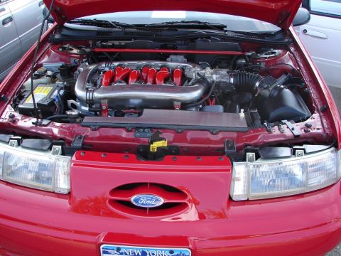 1992 Ford Taurus - Engine bay of a 1992 Ford Taurus SHO, showing the distinctive red intake runners.