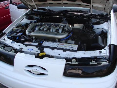 1992 Ford Taurus - The engine bay of a 1992 Ford Taurus, a Yamaha badge on the front grille and a V6 engine.