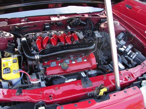 1992 Ford Taurus - The engine bay of a 1992 Ford Taurus SHO, its distinctive V6 engine with red intake runners.