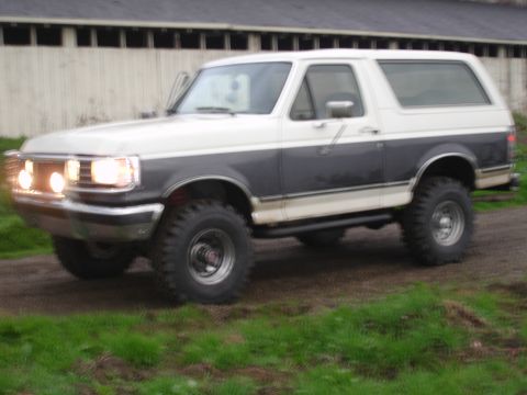 1989 Ford Bronco - This two-tone Ford Bronco features a dark gray lower body with a white upper body and aftermarket wheels.