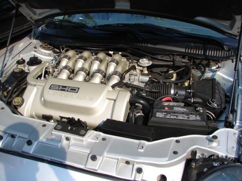 1992 Ford Taurus - Close-up of a Ford SHO V6 engine, identified by its distinctive valve cover.
