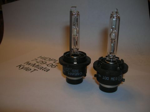 1996 Toyota 4Runner - Two Osram HID headlight bulbs are shown, with one clearly marked as D2S 35W.
