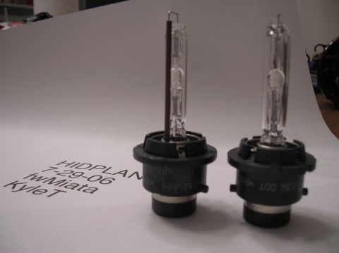 1996 Toyota 4Runner - Two HID headlight bulbs are shown on a piece of paper with handwritten text.