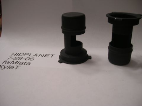 1996 Toyota 4Runner - Two black plastic dust caps are shown on a white background with text and a SuperMotors logo.