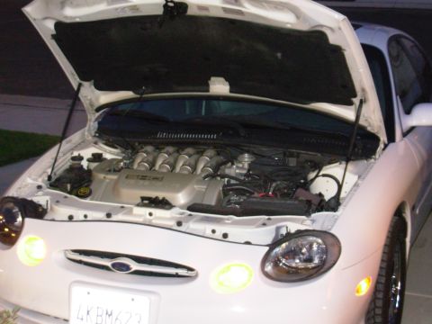 1995 Ford Taurus - engine shot of the v8
