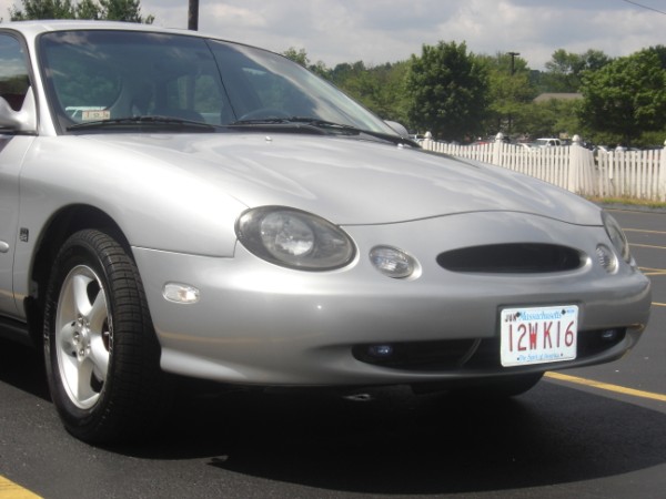 Silver 1999 Ford Taurus front view with license plate 12WK16