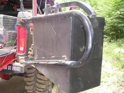 1996 Ford Bronco - This SUV has a custom fuel tank and roll cage, not a 1996 Ford Bronco.