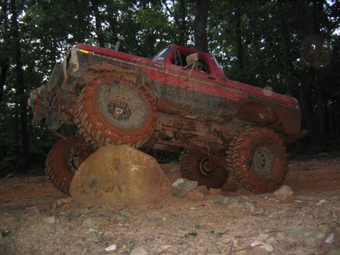 1979 Ford Bronco - best flexing pic i got... i have a little more flex than that but that's pretty good i'd say...