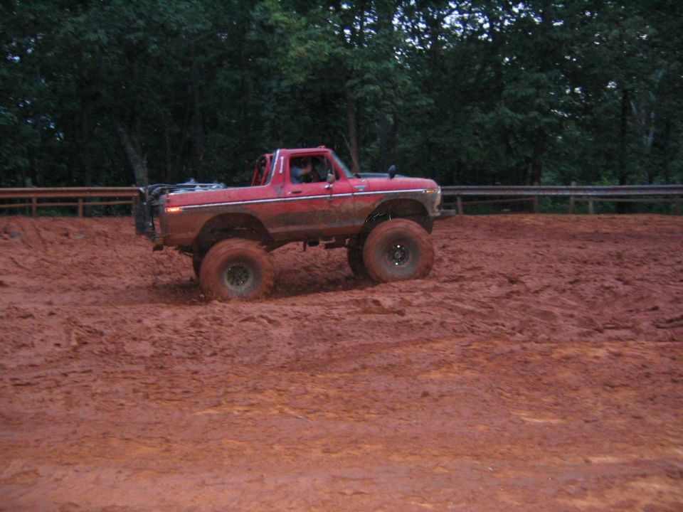so something happened to all the action mud pics i got, i have a few videos that will be up but this is about all the action pics i got....